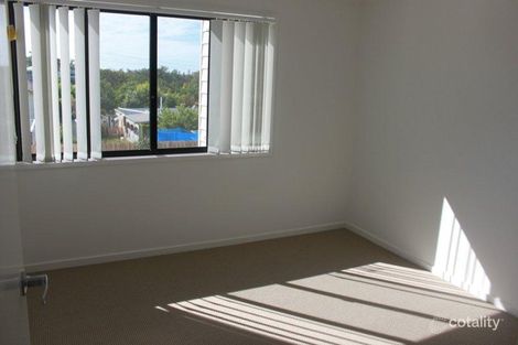 Property photo of 2/6 Fourth Avenue Labrador QLD 4215