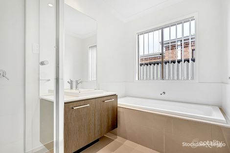 Property photo of 21 Nesting Vista Craigieburn VIC 3064
