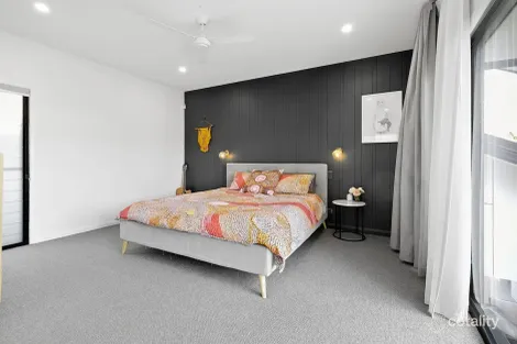 Property photo of 28 Pine Street Wynnum QLD 4178