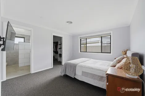 Property photo of 8 Ailsa Crescent Armidale NSW 2350