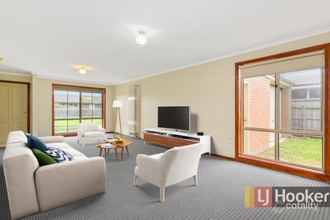 Property photo of 14 Rossi Close Pakenham VIC 3810