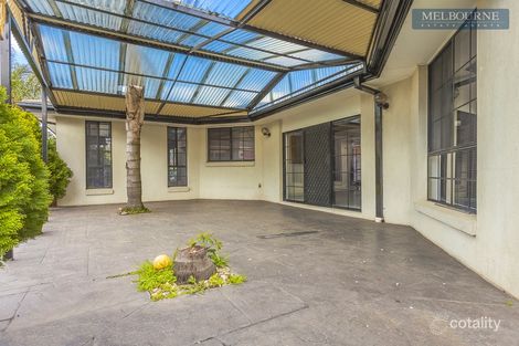Property photo of 31 Edgecombe Way Roxburgh Park VIC 3064