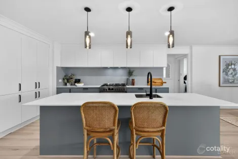 18 Stacey Cl, Moggill, QLD 4070