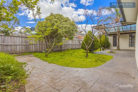 Property photo of 31 Edgecombe Way Roxburgh Park VIC 3064