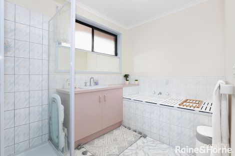 Property photo of 10 Nixon Court Roxburgh Park VIC 3064