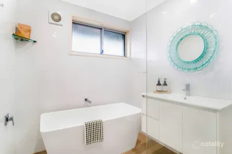 Property photo of 2/18 Bourrool Lane Kiama NSW 2533