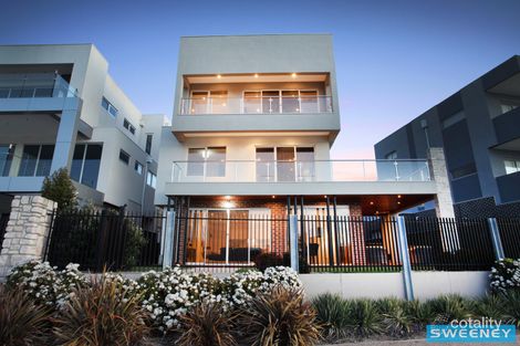 Property photo of 33 The Strand Caroline Springs VIC 3023