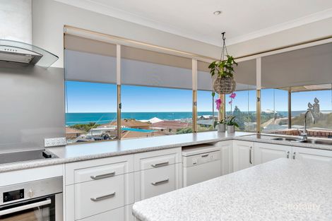 Property photo of 21 Allan Place Halls Head WA 6210