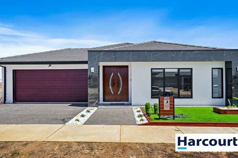 Property photo of 106 Treeve Parkway Werribee VIC 3030