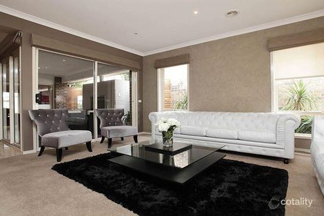 Property photo of 15 Minindee Road Manor Lakes VIC 3024