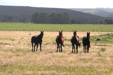 384 Glenmore Rd, Rowsley, VIC 3340