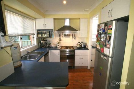 Property photo of 5 Dogwood Close Wyoming NSW 2250