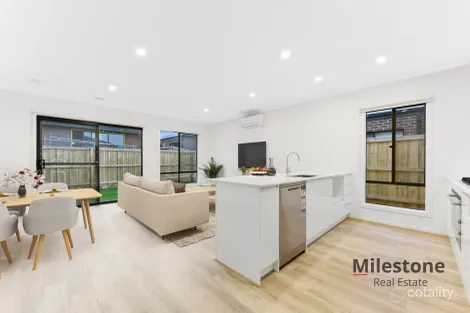 Property photo of 23 Patrobas Loop Cranbourne East VIC 3977