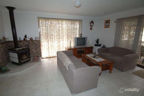 Property photo of 3 Sandringham Place Dubbo NSW 2830