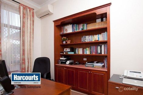 Property photo of 31 Lightwood Place Sinnamon Park QLD 4073