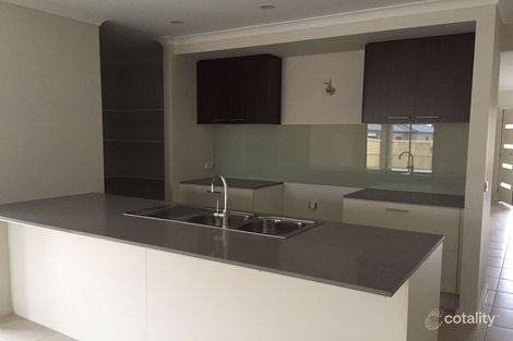Property photo of 19 Versteegen Street Fraser Rise VIC 3336