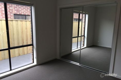 Property photo of 19 Versteegen Street Fraser Rise VIC 3336