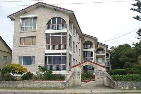 2/282 Marine Pde, Labrador, QLD 4215