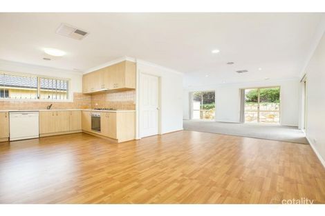 Property photo of 30 Stonehaven Circuit Queanbeyan East NSW 2620