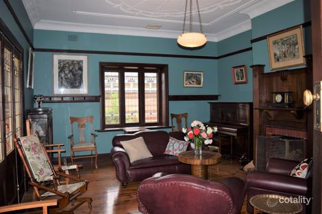 Property photo of 10 Hedgerow Avenue Parkes NSW 2870