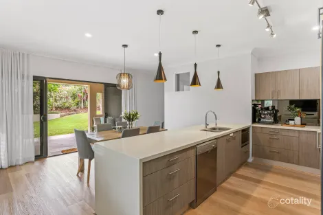 Property photo of 4 Hemes Close Pacific Pines QLD 4211