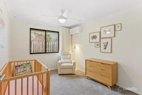 Property photo of 4 Hemes Close Pacific Pines QLD 4211