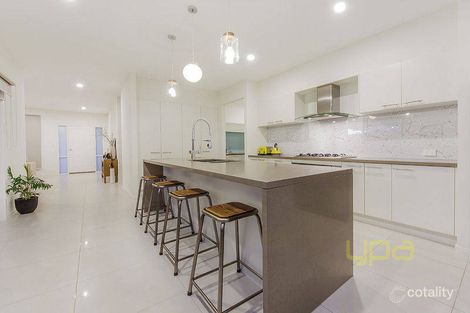 Property photo of 2 Bowmont Drive Derrimut VIC 3026