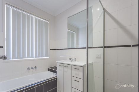 Property photo of 10 Sunrise Crescent Regents Park QLD 4118