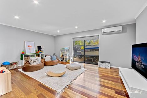 Property photo of 1 Casuarina Way Helensvale QLD 4212