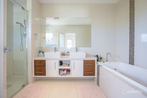 Property photo of 6013B The Boulevarde Benowa QLD 4217