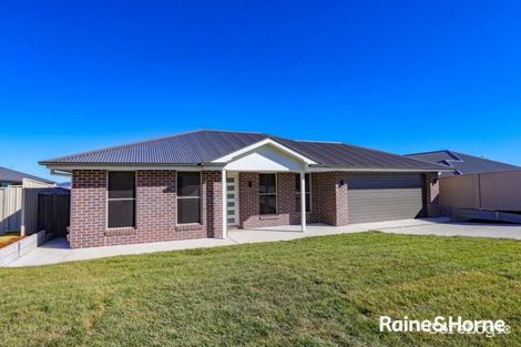 Property photo of 28 Newlands Crescent Kelso NSW 2795