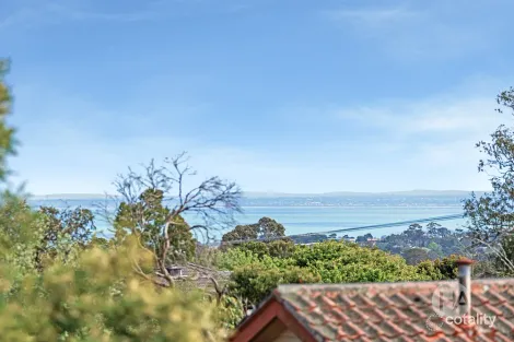 Property photo of 6 Autumn Crescent Mount Eliza VIC 3930