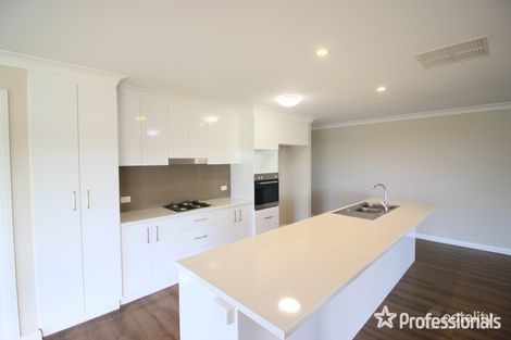 Property photo of 8 Yanko Crescent Bourkelands NSW 2650