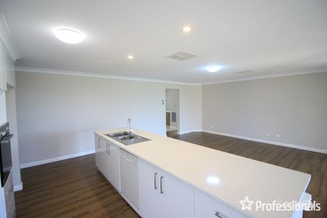 Property photo of 8 Yanko Crescent Bourkelands NSW 2650