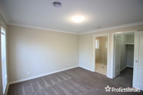 Property photo of 8 Yanko Crescent Bourkelands NSW 2650