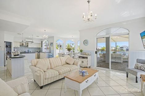 Property photo of 2 Champagne Boulevard Helensvale QLD 4212