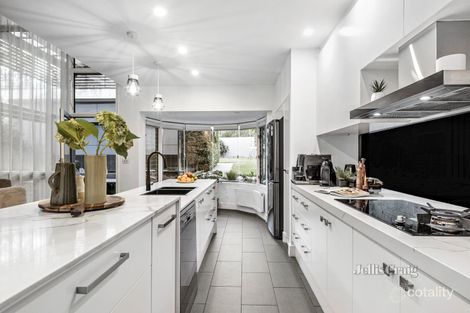 Property photo of 10 Cranwell Avenue Strathmore VIC 3041