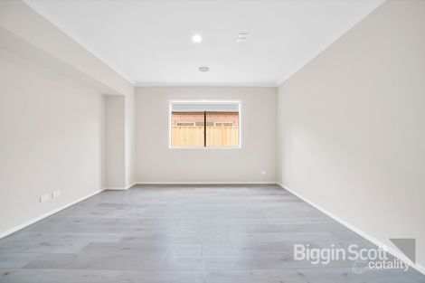 Property photo of 27 Littlewick Parade Mickleham VIC 3064