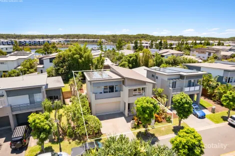 Property photo of 9 Galley Road Hope Island QLD 4212