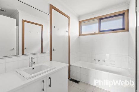 Property photo of 2/60 Whittens Lane Doncaster VIC 3108