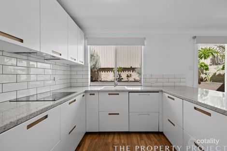 27 Manning St, Scarborough, WA 6019