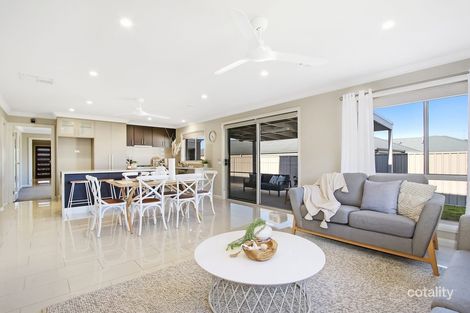 Property photo of 15 Lawson Circuit Lavington NSW 2641