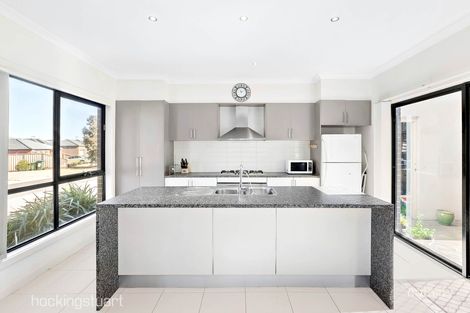 Property photo of 2 Ravenwoods Way Craigieburn VIC 3064