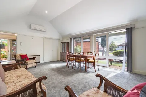 1/1-11 TASMAN AVE, STRATHMORE HEIGHTS, VIC 3041