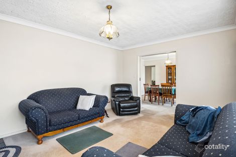 Property photo of 19 Flinders Crescent Hackham SA 5163
