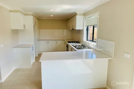 Property photo of 21 Salinga Drive Werribee VIC 3030
