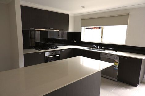 Property photo of 8 Malua Circuit Sandhurst VIC 3977