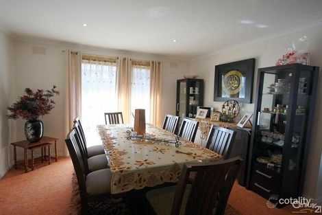 Property photo of 2 Griffiths Court Dandenong North VIC 3175