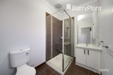 Property photo of 70 Lampard Road Drouin VIC 3818