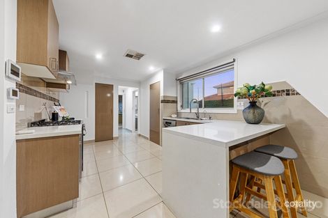 Property photo of 3 Waruka Close Endeavour Hills VIC 3802
